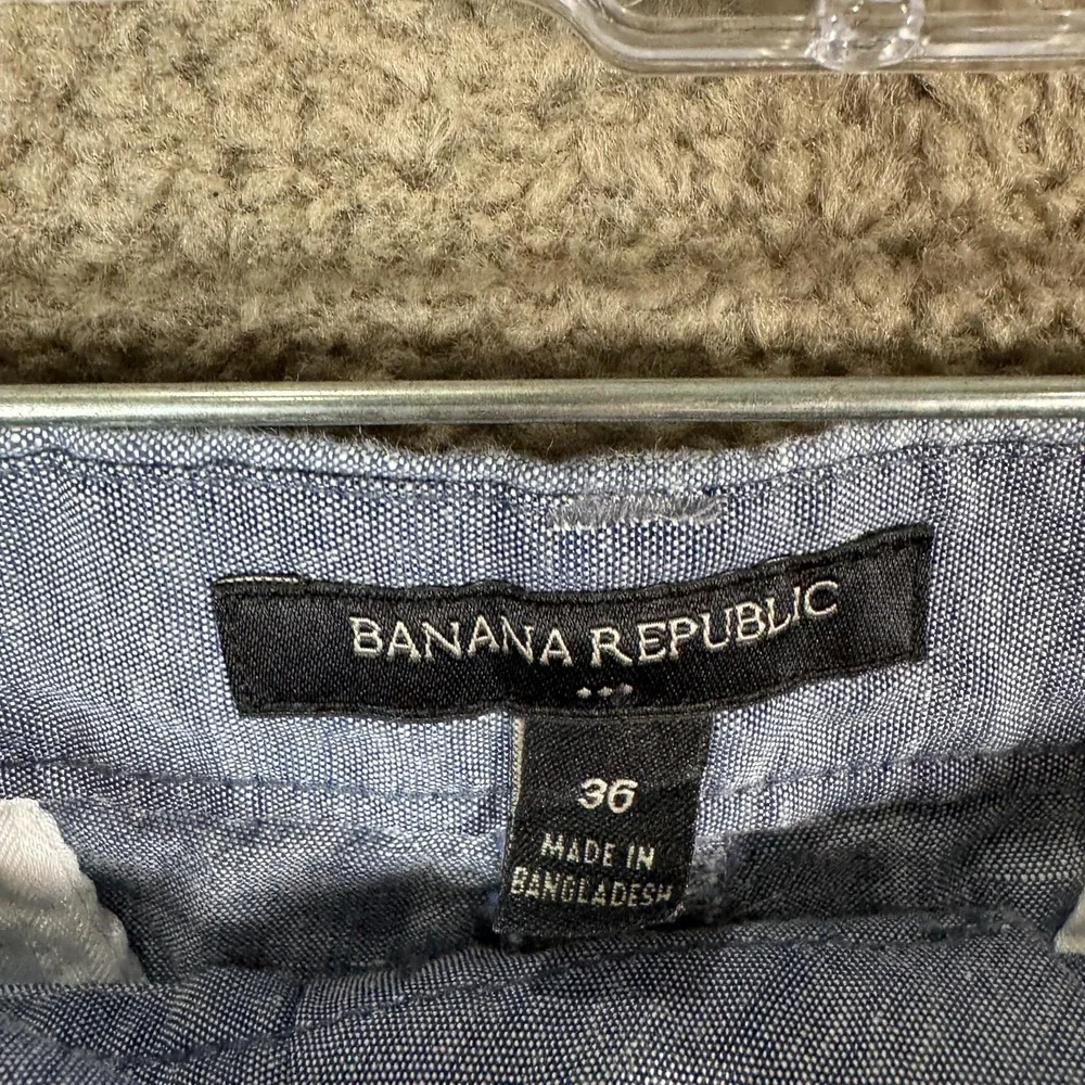 Banana Republic Shorts Mens 36 Blue 100% Cotton Chino Flat Front Casual Chambray